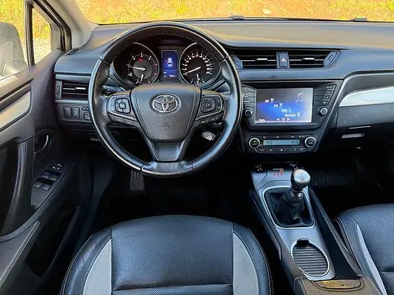 Toyota Avensis 2016 photo 3