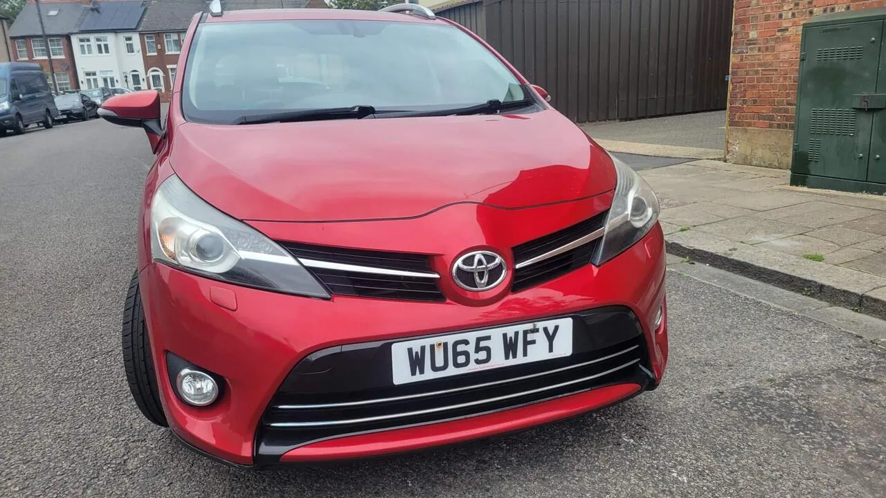 Toyota Verso 2015 photo 2