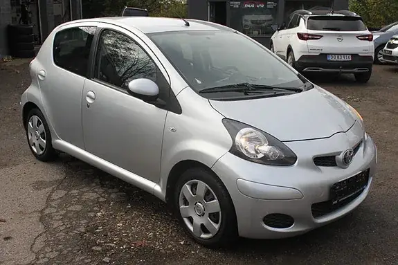 Toyota Aygo 2011 photo 2