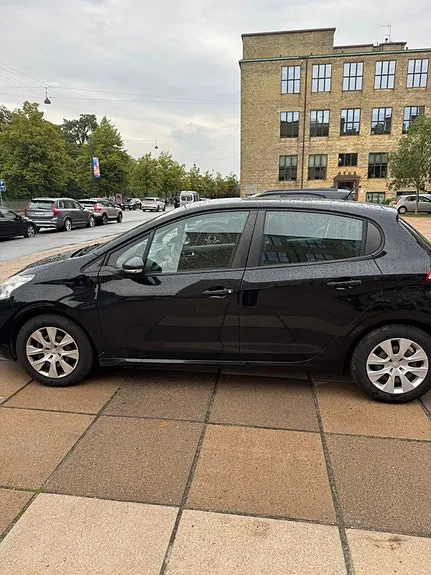 Peugeot 208 2014 photo 3