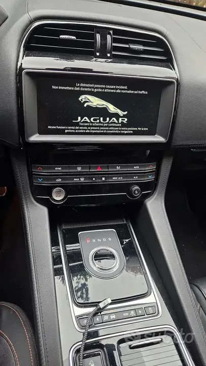 Jaguar F-Pace 2018 photo 4