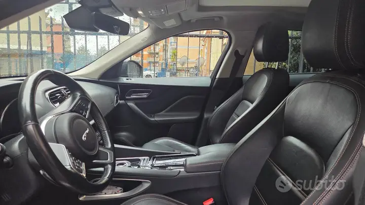 Jaguar F-Pace 2018 photo 5
