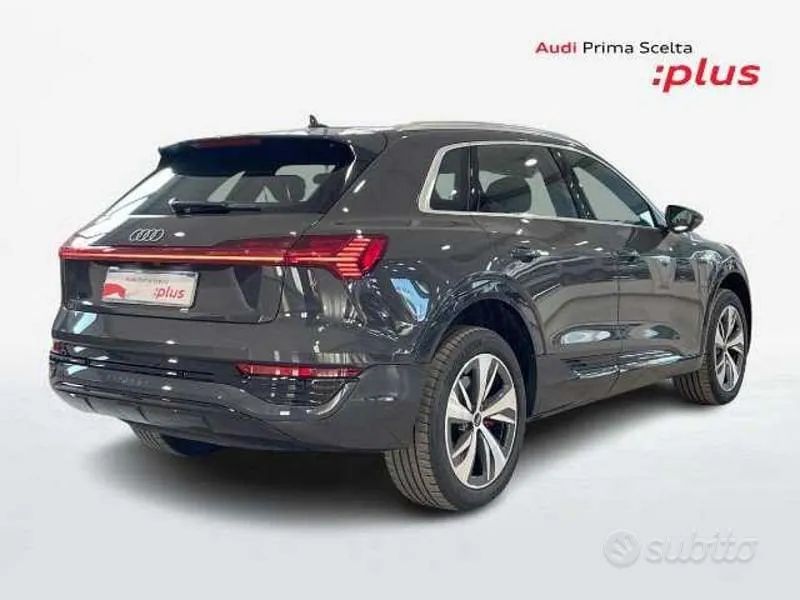 Audi Q8 2023 photo 2