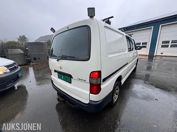 Toyota Hiace 2009 photo 3