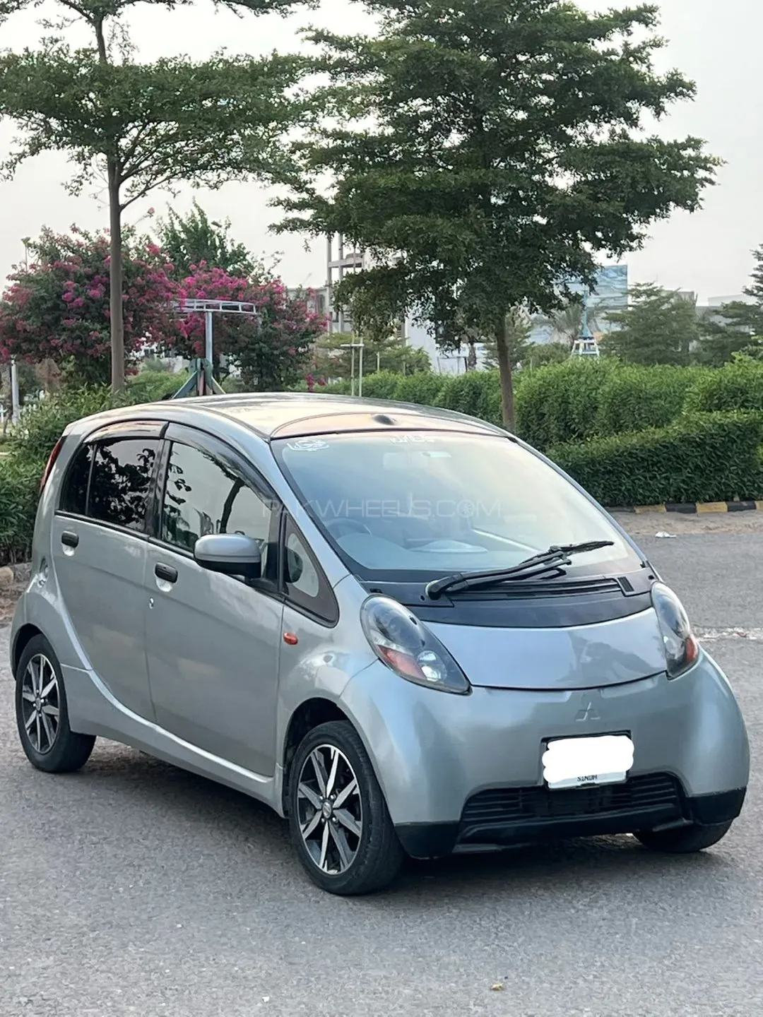 Mitsubishi I