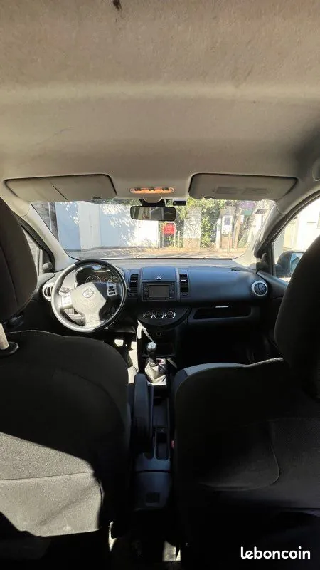 Nissan Note 2012 photo 3