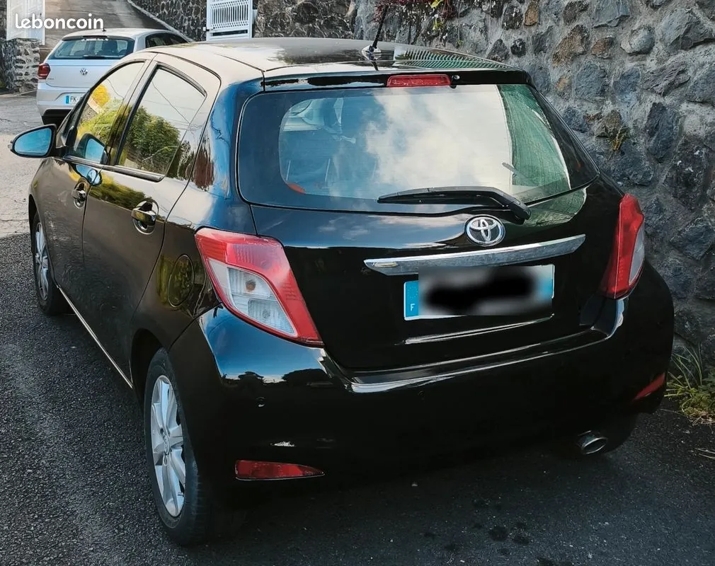 Toyota Yaris 2013 photo 2
