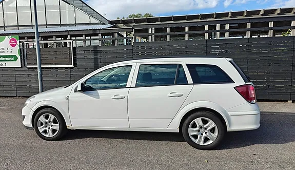 Opel Astra 2010 photo 3