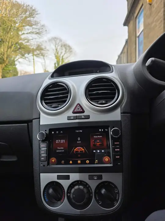 Vauxhall Corsa 2011 photo 3