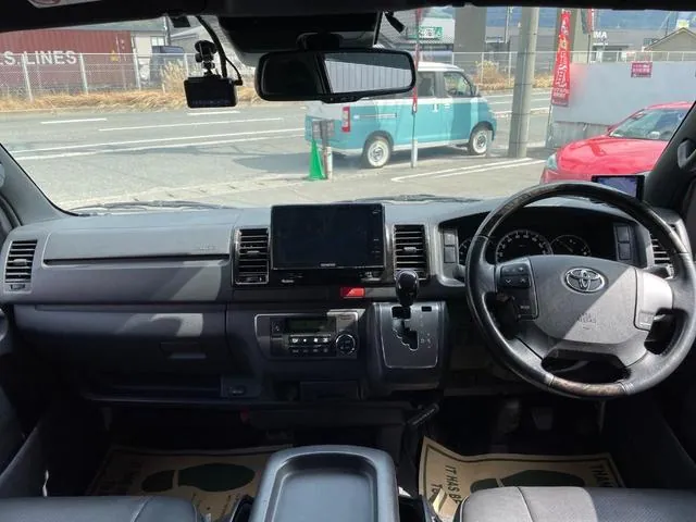 Toyota Hiace 2020 photo 2
