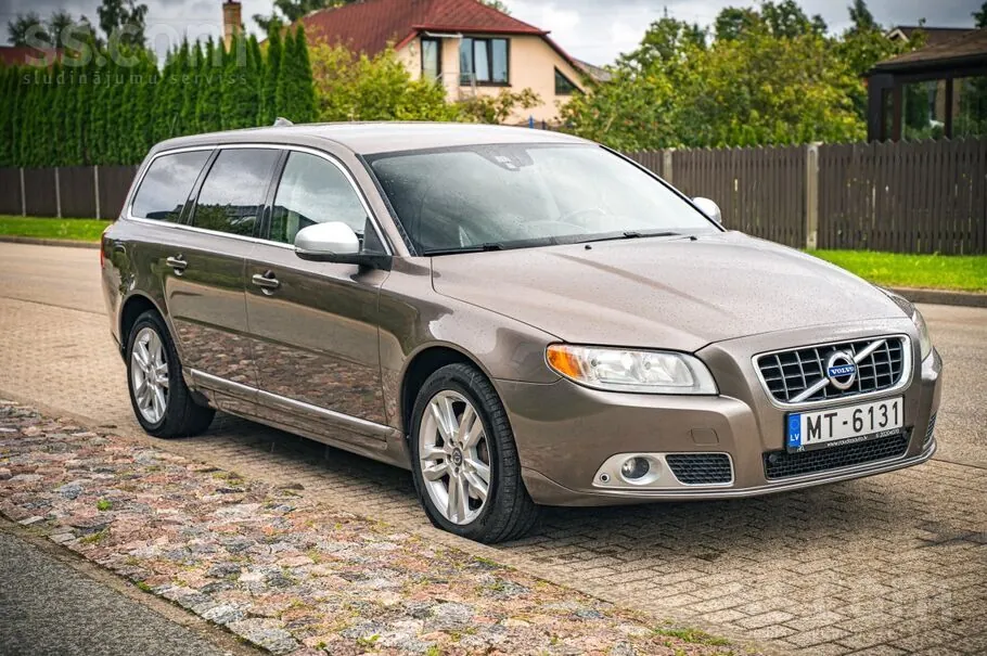 Volvo V70 2011 photo 3