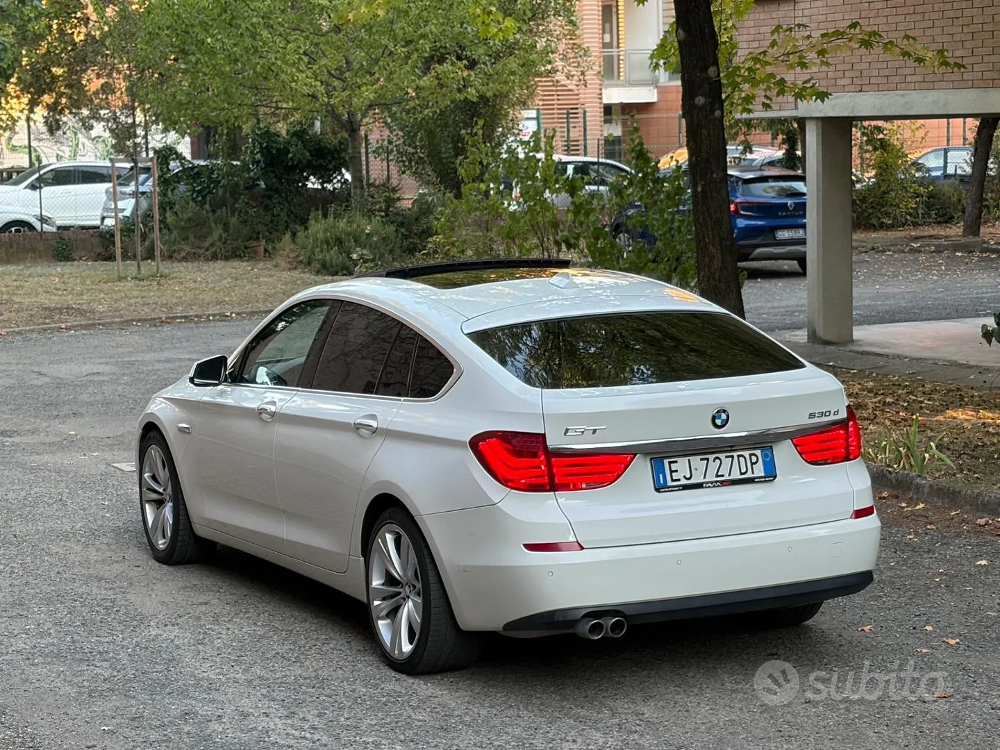BMW 530Gt 2011 photo 4