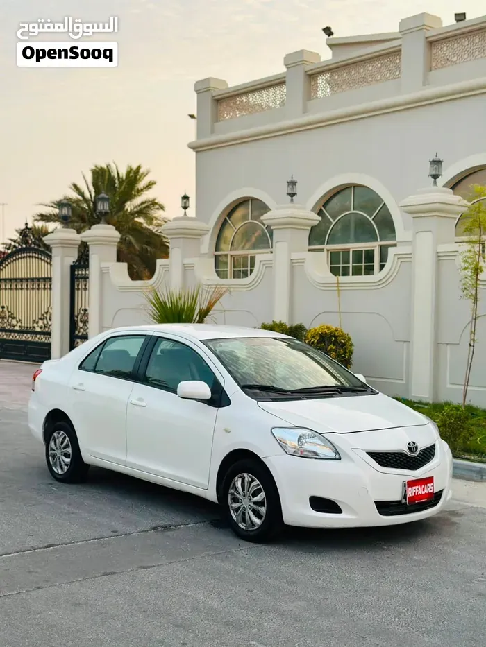 Toyota Yaris 2011 photo 2