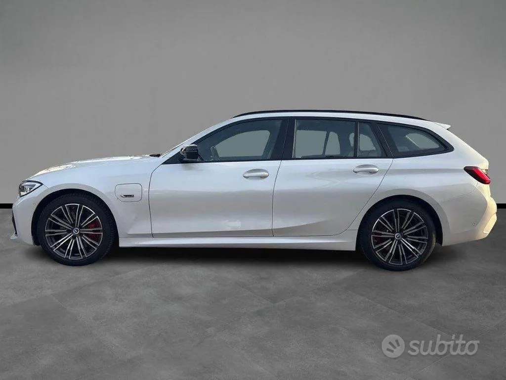 BMW 3 Series 2022 photo 3