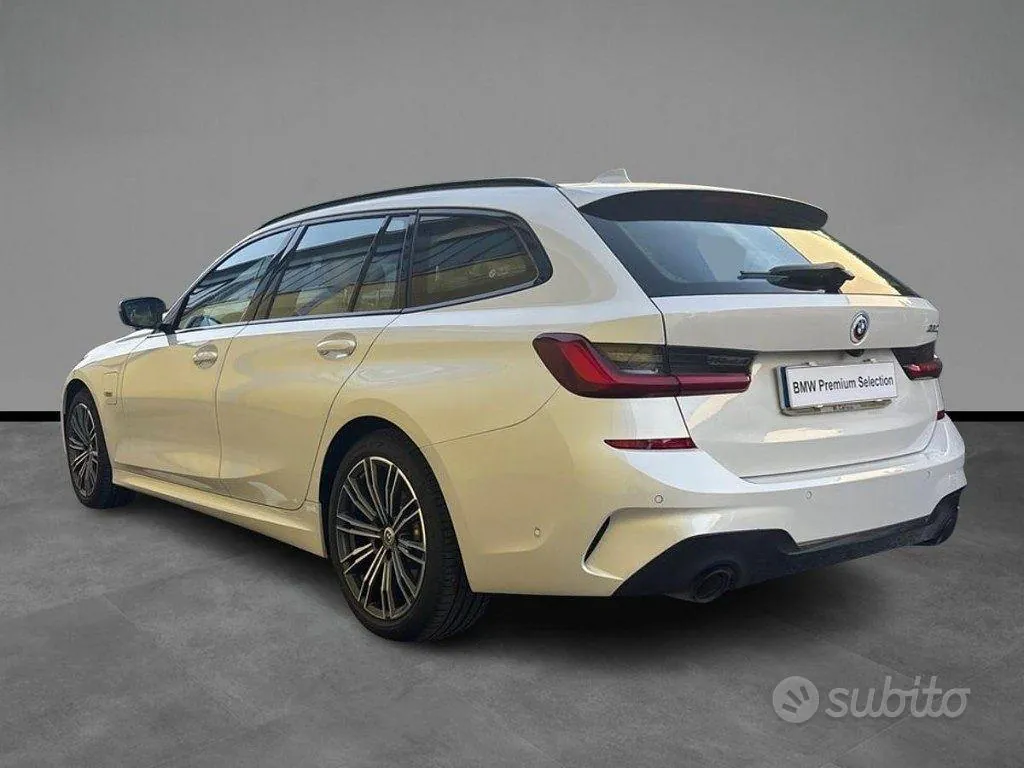 BMW 3 Series 2022 photo 4