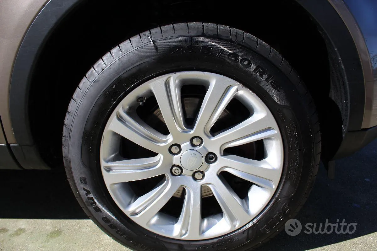 Land Rover Discovery Sport 2017 photo 4