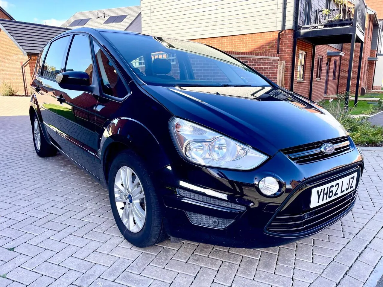 Ford S-Max 2012 photo 2