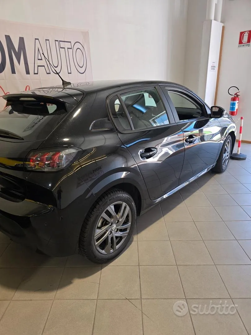 Peugeot 208 2021 photo 2