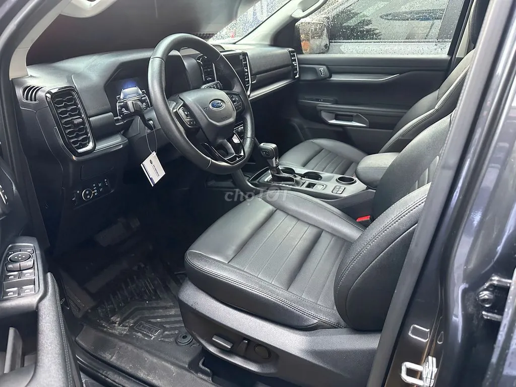 Ford Everest 2023 photo 2