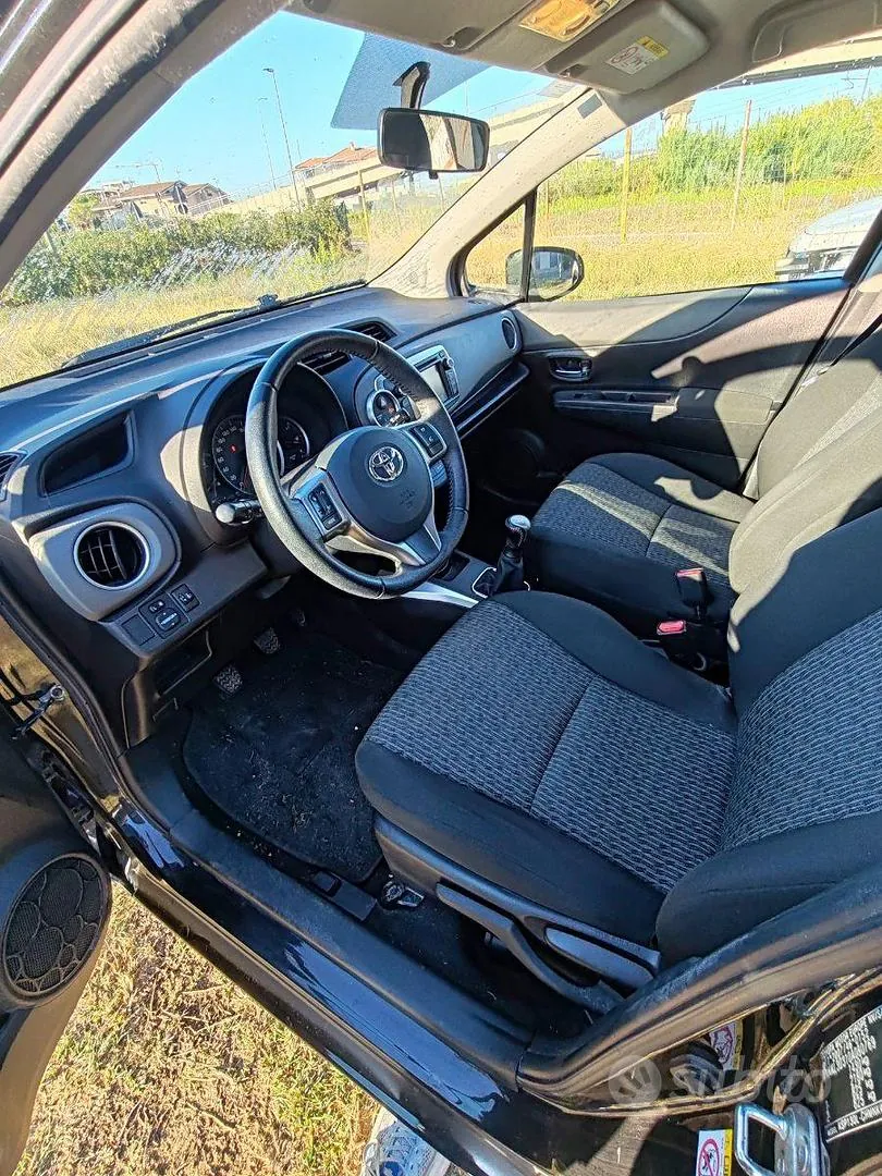 Toyota Yaris 2013 photo 2