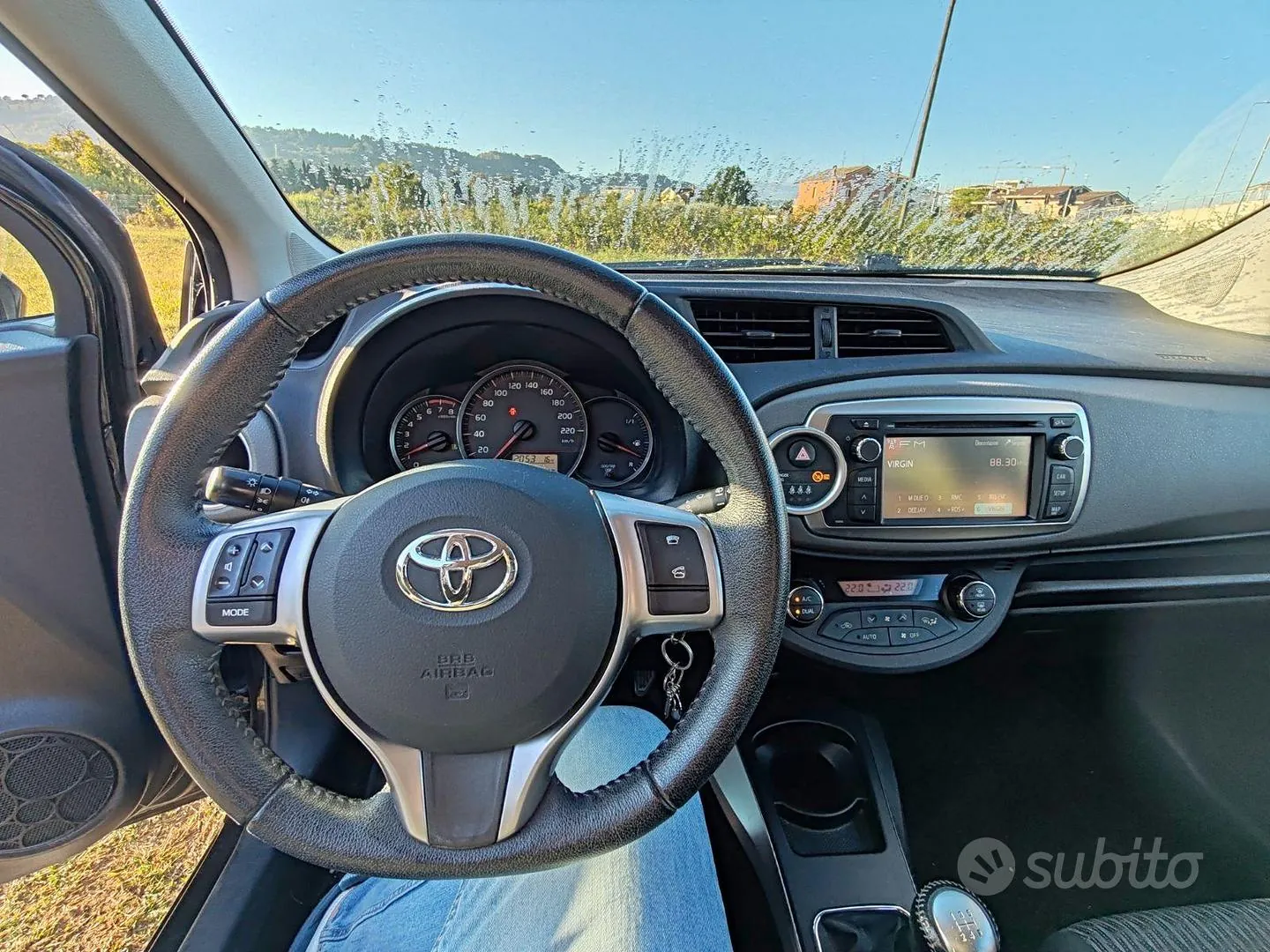 Toyota Yaris 2013 photo 5