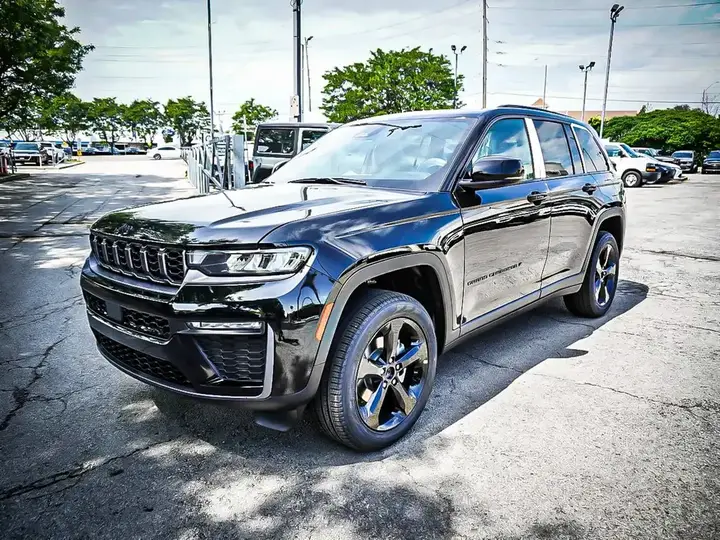 Jeep Grand Cherokee 2026 photo 5