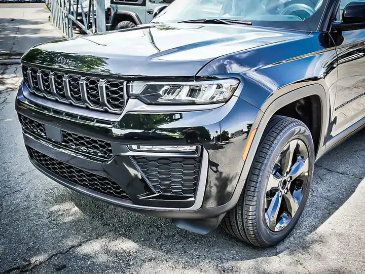 Jeep Grand Cherokee 2026 photo 4