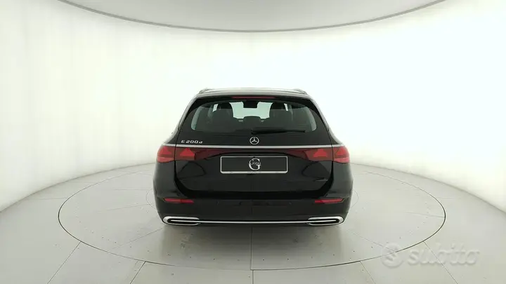 Mercedes-Benz E-Class 2025 photo 4