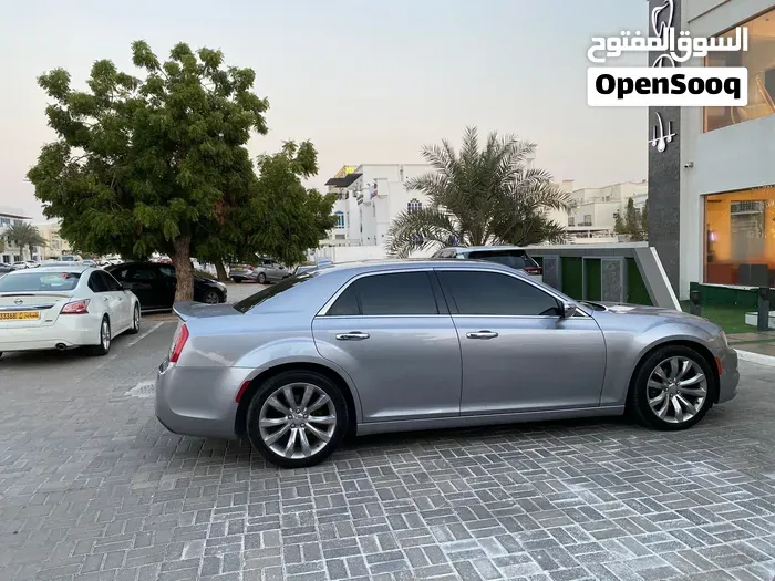 Chrysler 300 2018 photo 2
