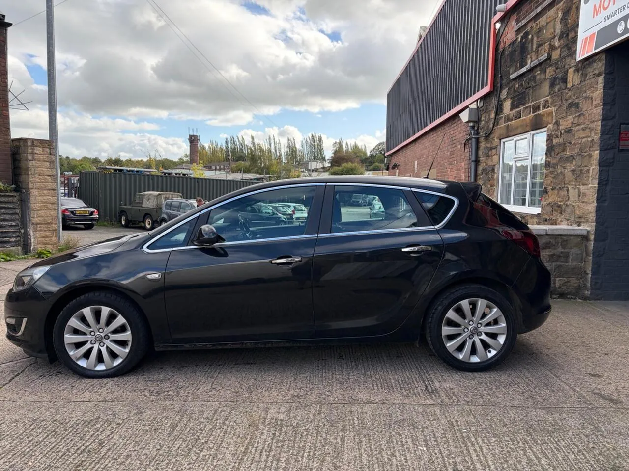 Vauxhall Astra 2013 photo 4