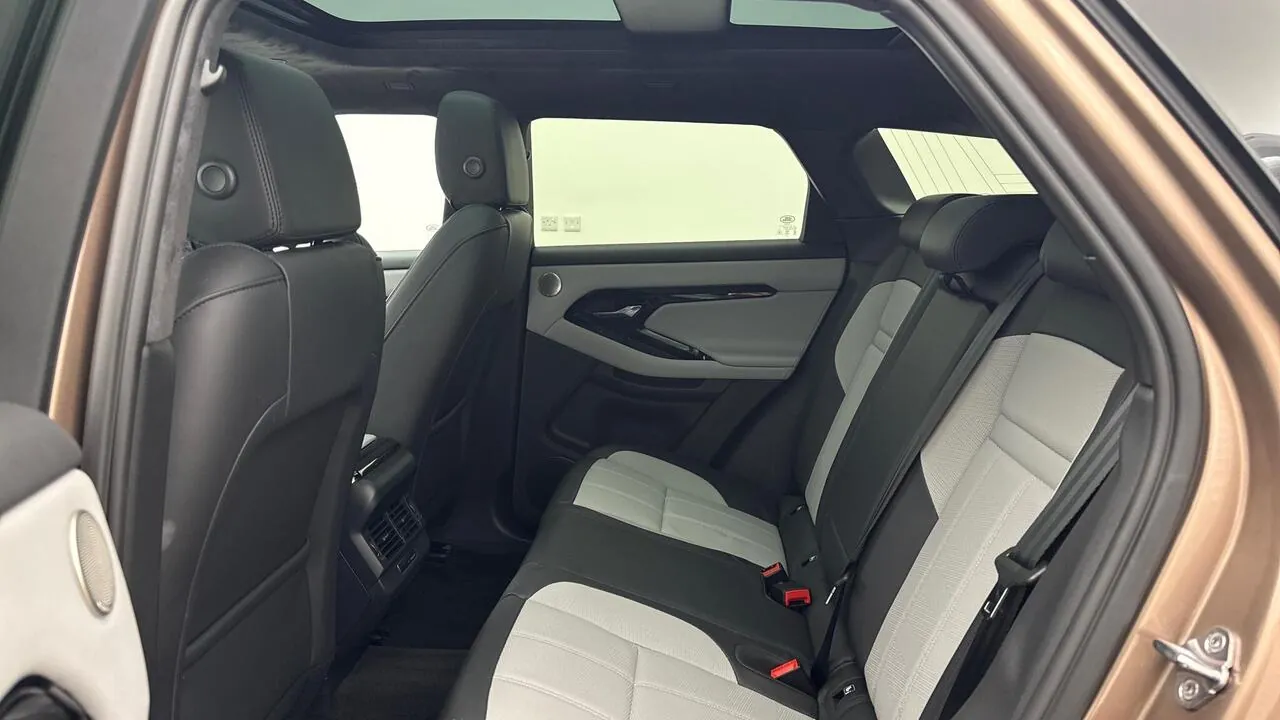 Land Rover Range Rover Evoque 2026 photo 4