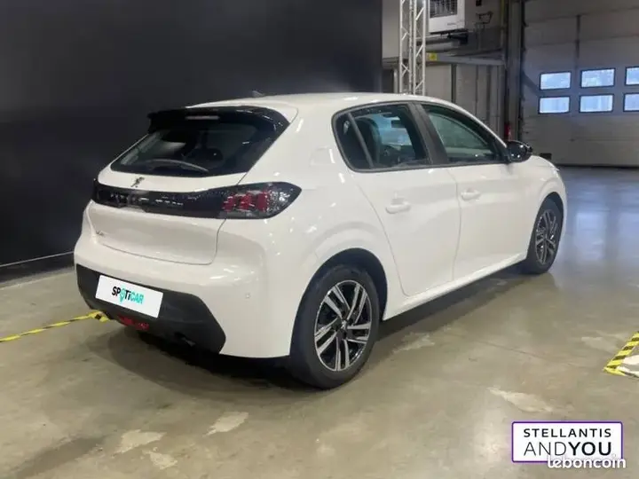 Peugeot 208 2023 photo 3