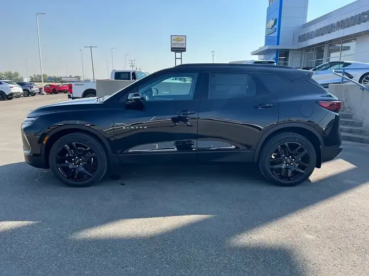 Chevrolet Blazer 2026 photo 2