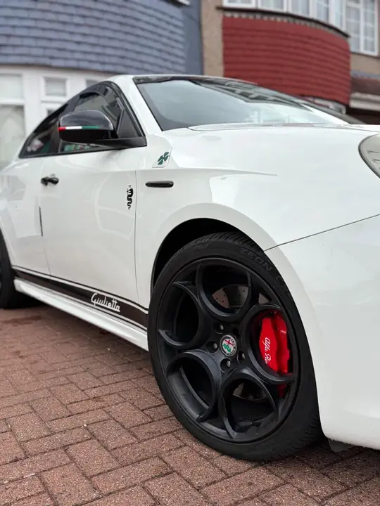 Alfa Romeo Giulietta 2012 photo 2
