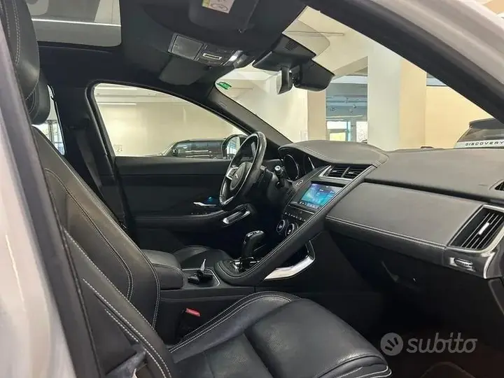 Jaguar E-Pace 2019 photo 3