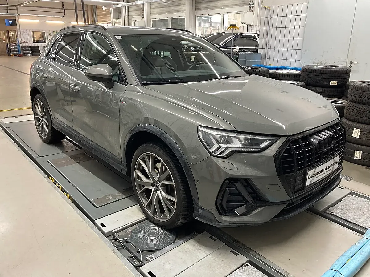 Audi Q3 2021 photo 2