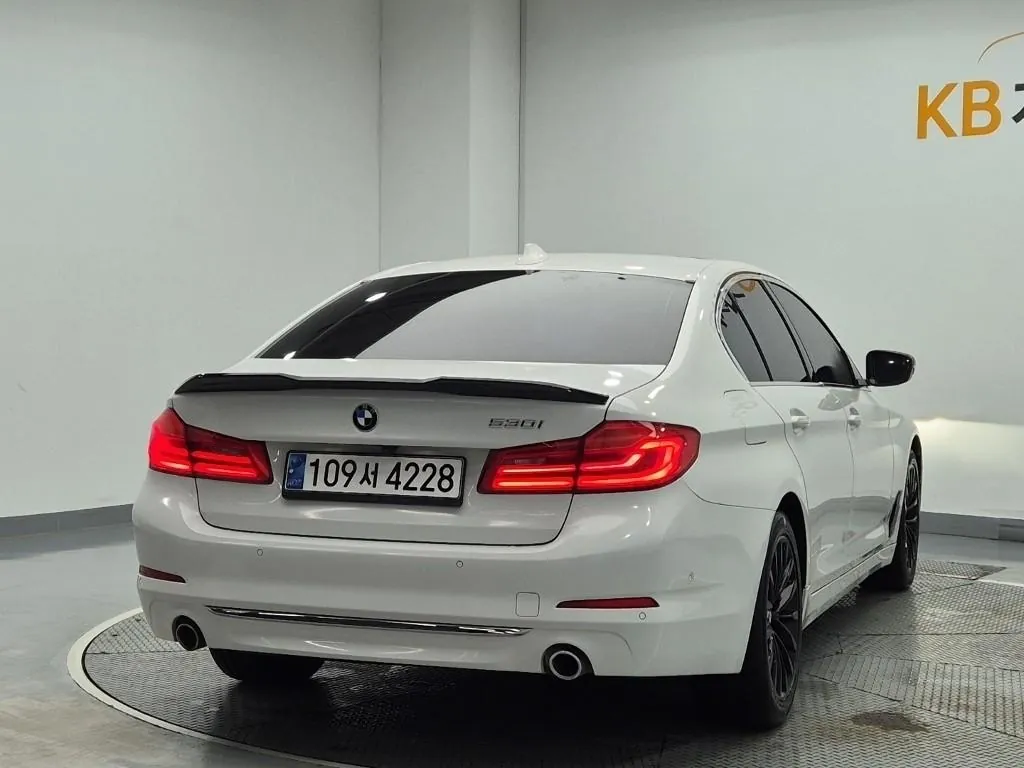 BMW 5 Series 2019 photo 3