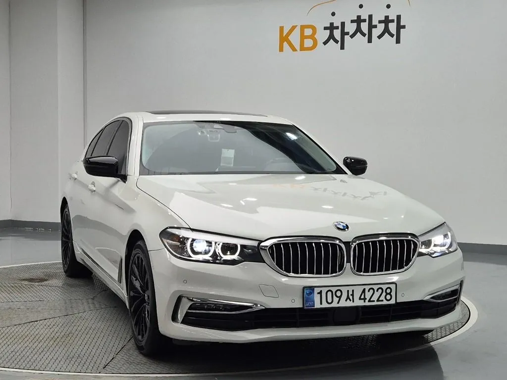 BMW 5 Series 2019 photo 4