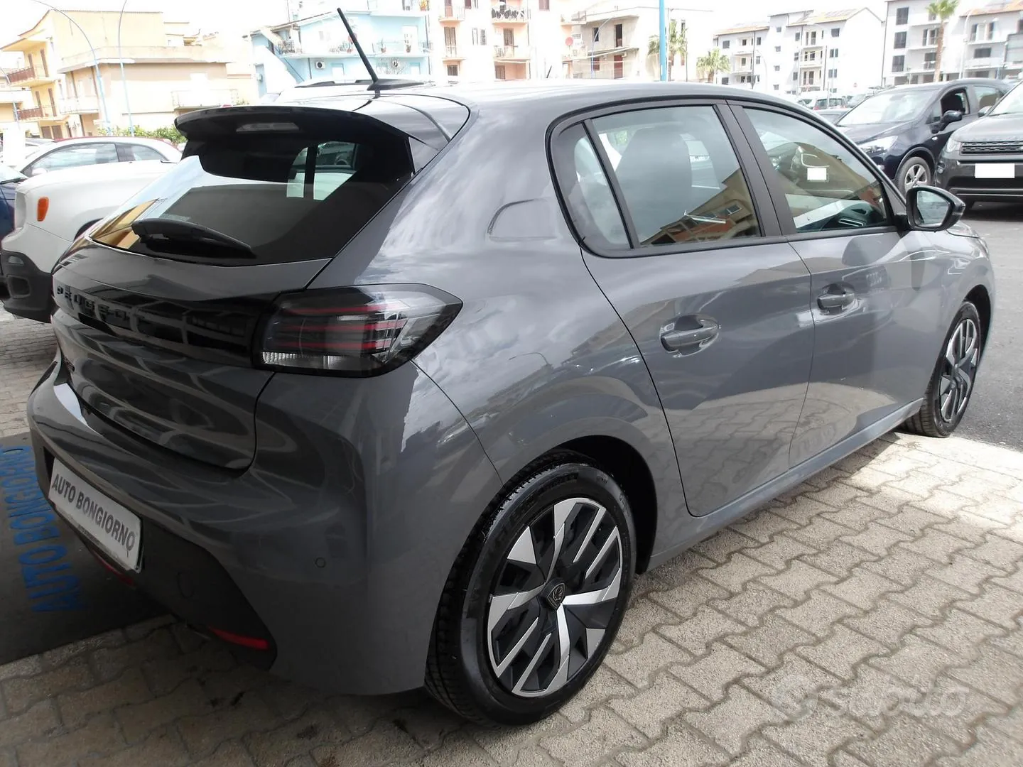 Peugeot 208 2024 photo 3