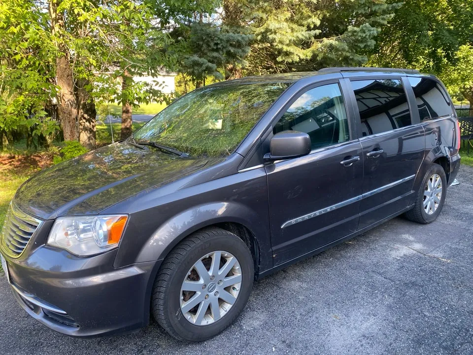 Chrysler Town & Country 2015 photo 2