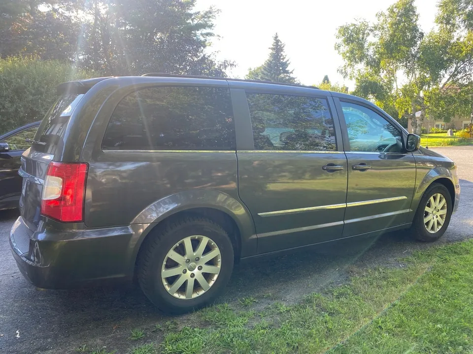 Chrysler Town & Country 2015 photo 4