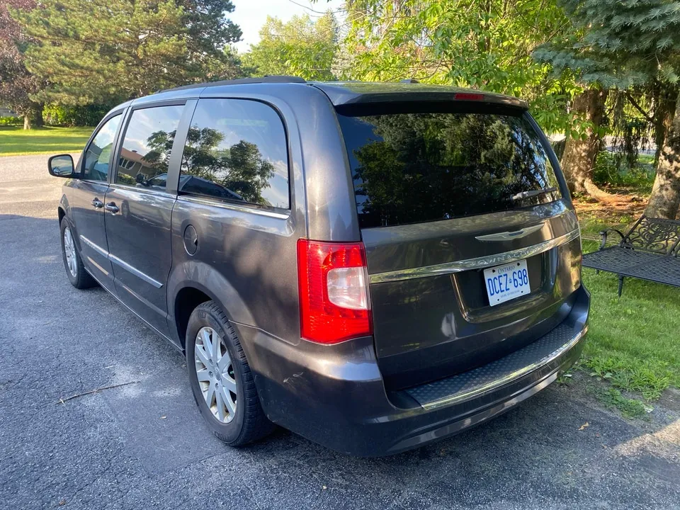 Chrysler Town & Country 2015 photo 3