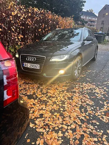 Audi A4 2011 photo 2