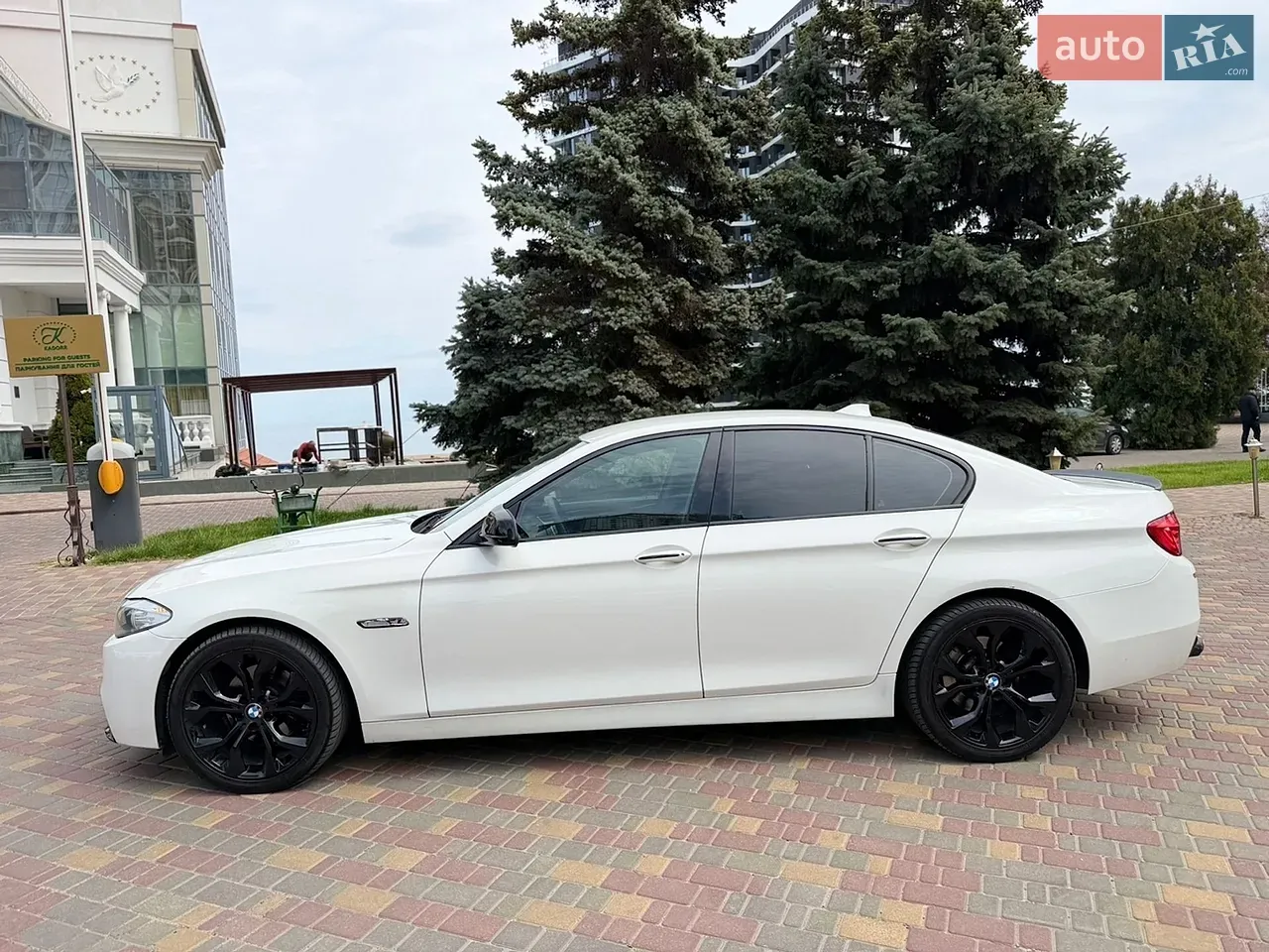 BMW 5 Series 2010 photo 3