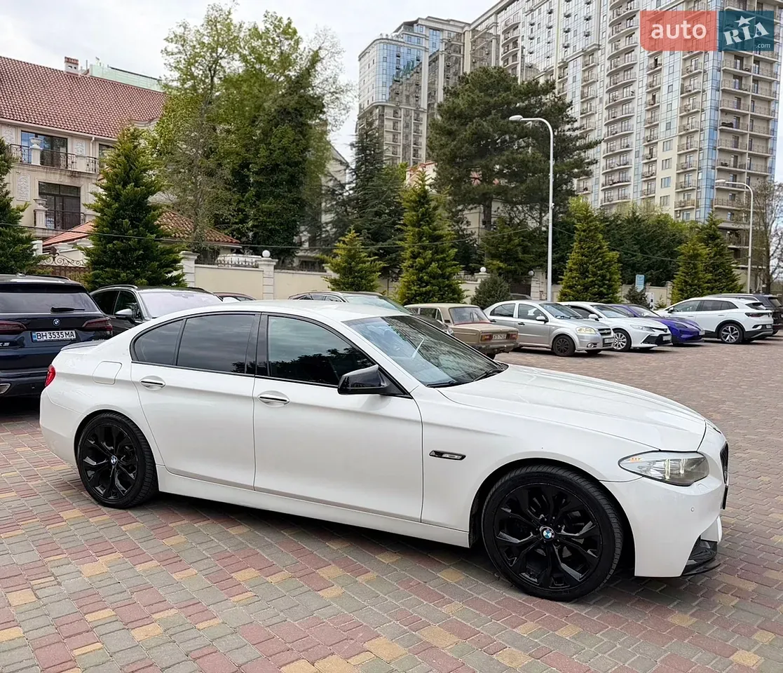 BMW 5 Series 2010 photo 2
