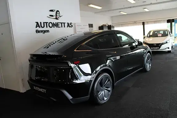 Tesla Model Y 2026 photo 3