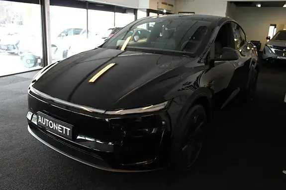 Tesla Model Y 2026 photo 2
