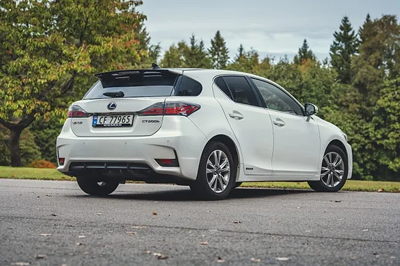 Lexus Ct200H 2015 photo 2