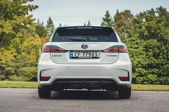 Lexus Ct200H 2015 photo 4