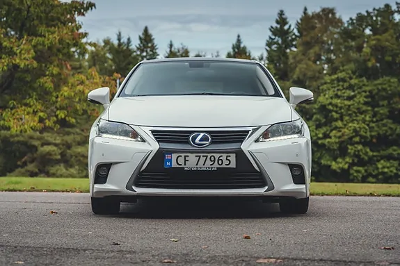 Lexus Ct200H 2015 photo 3